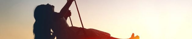 20-22 September: Glastonbury workshop ‘Blissfully embodying Being’ (‘Verrukt van het Bestaan’) shutterstock meisje op schommel